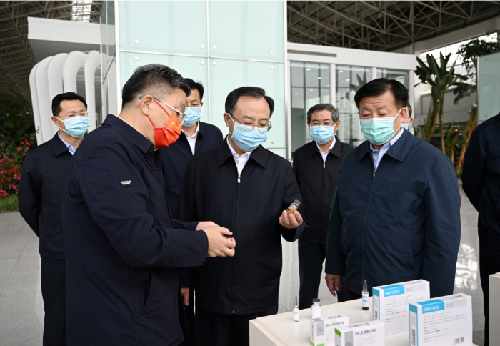 江苏省委书记吴政隆调研pg电子游戏app药业：加快推动传统中医药和现代科学相结合，为抗击疫情提供有力武器